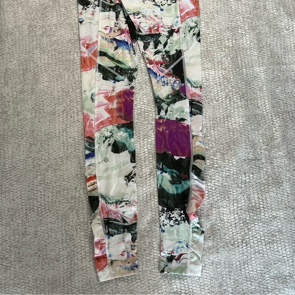Lulu Lemon Floral Pattern Mid-Rise Leggings with Pockets - Picture 5 of 5